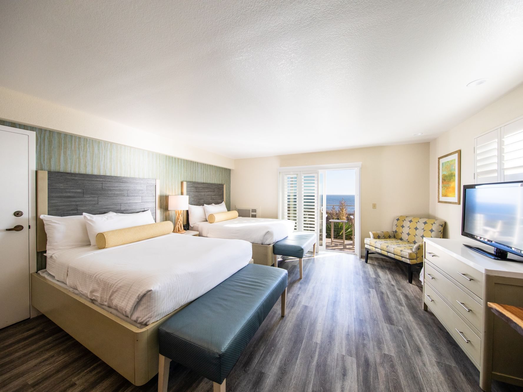 Ocean Front two double room with two beds and TV