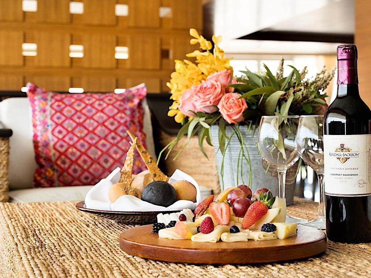 Dessert and wine served at Palacio Mundo Imperial