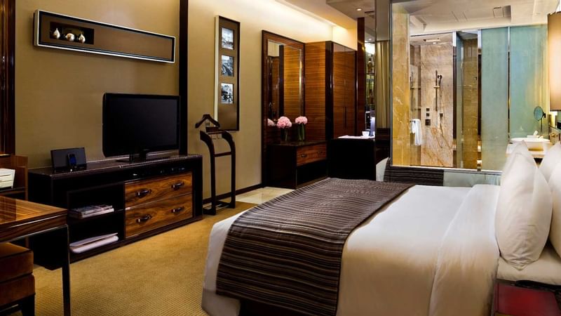 Deluxe Room with a king bed at Fullerton Group