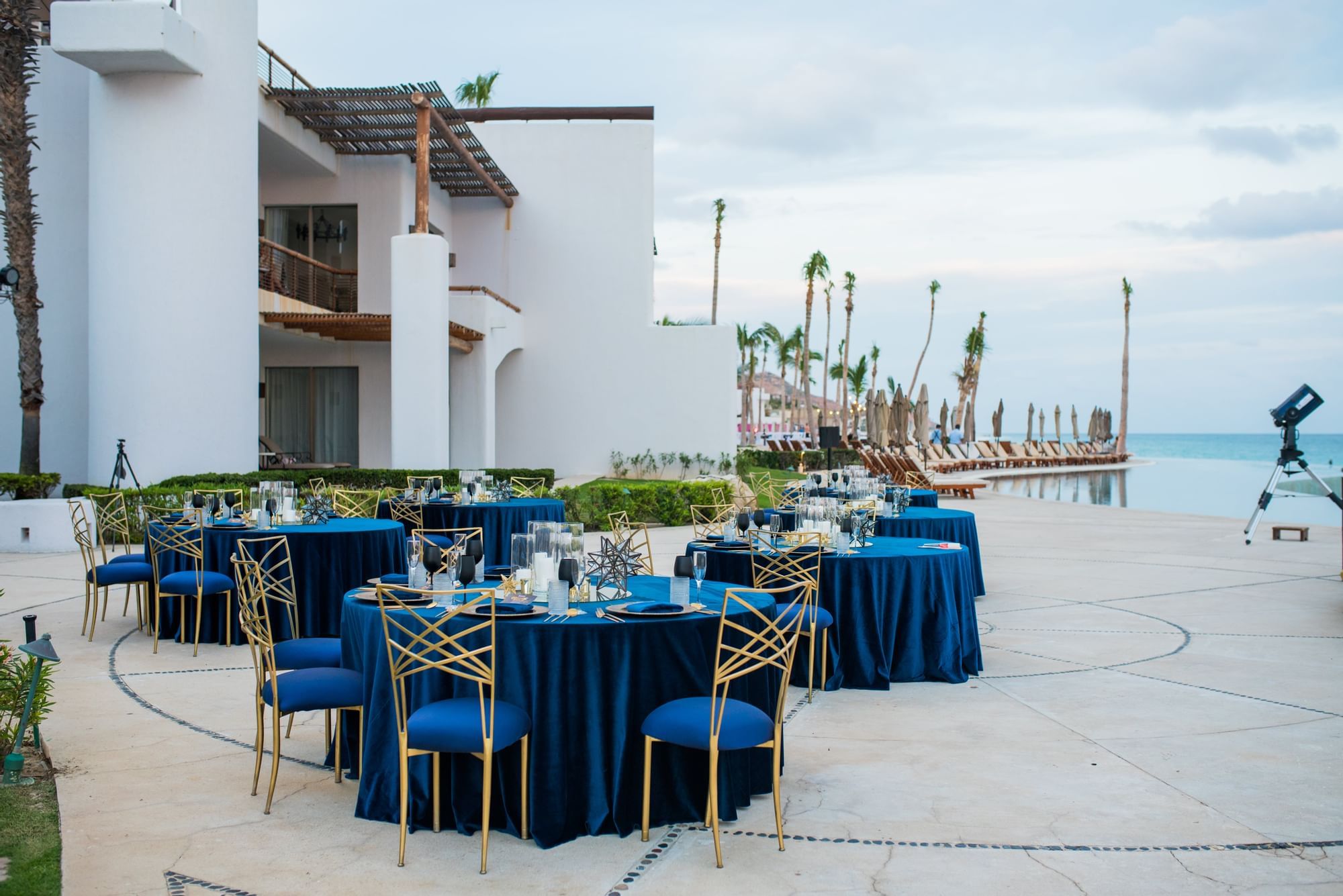Banquet tables at an outdoor event in Marquis Los Cabos