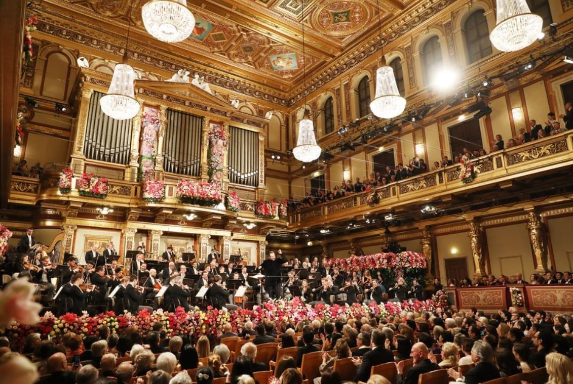 The Vienna Philharmonic’s New Year’s Concert in the magnificently decorated Golden Hall of the Musikverein, with orchestra and audience.