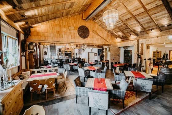 Gemütliche Bar im Vitalhotel Gosau