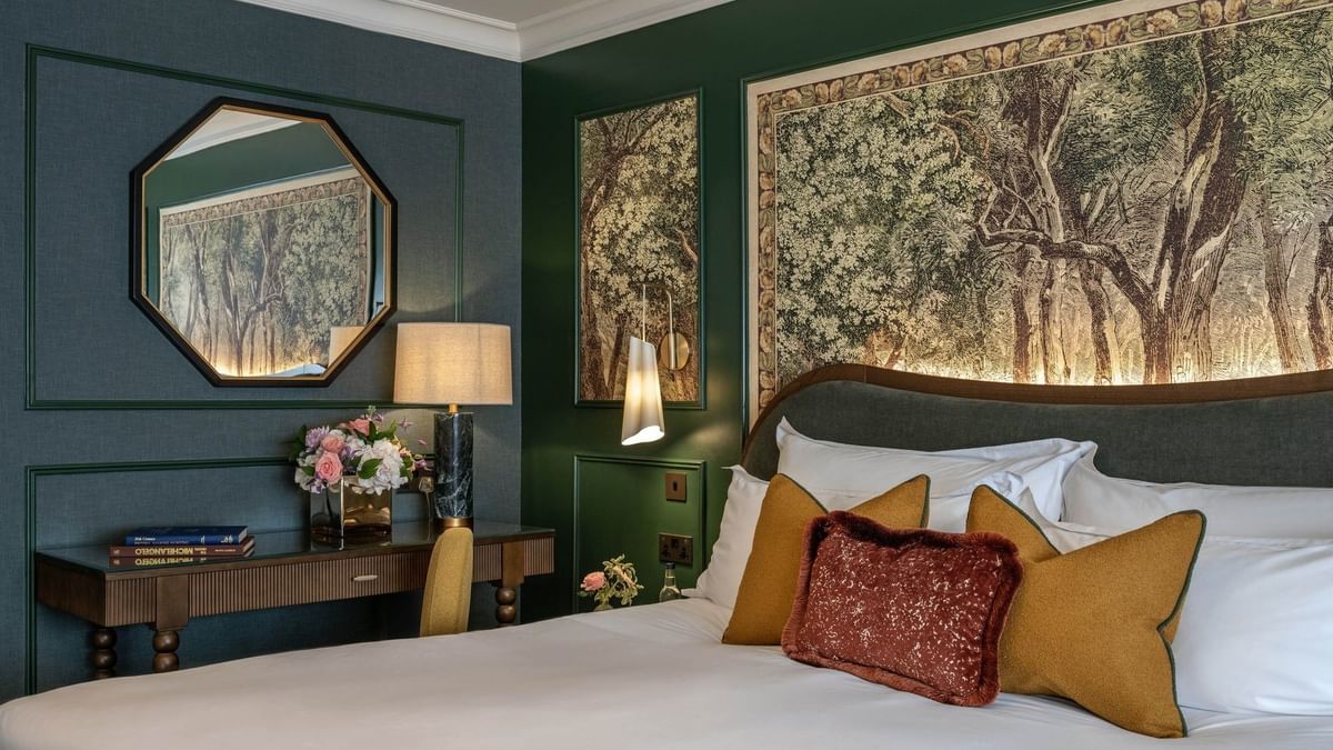 Elegant Executive Room with luxurious decor and a cozy bed at The Capital Hotel, Apartments & Townhouse