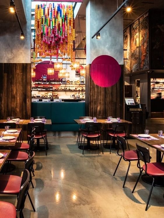 Dining tables & décor in Ging Thai at Crown Melbourne
