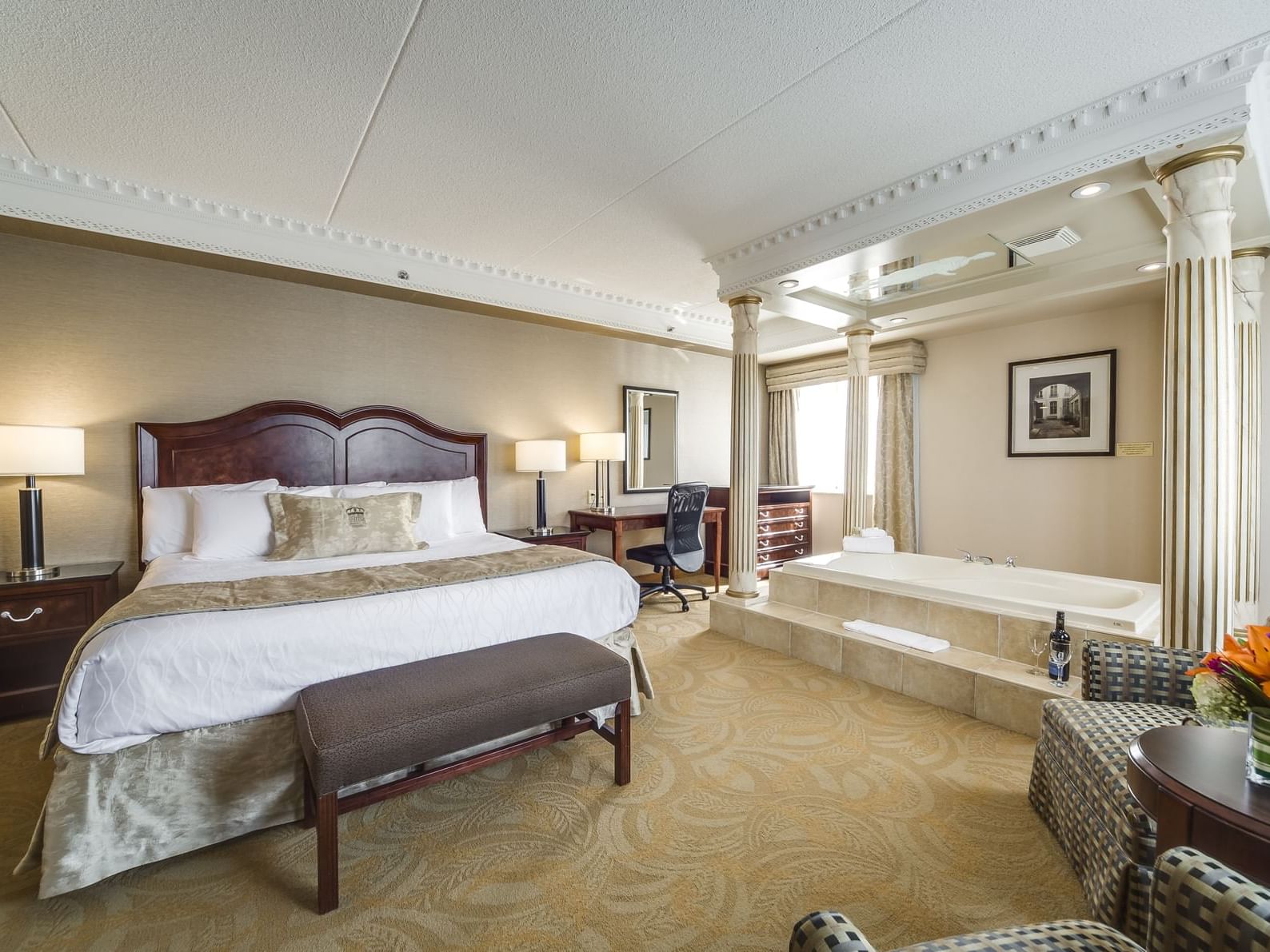 Queen Jacuzzi Suite - Markham