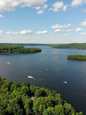 Aerial view of boats sailing in Lake Wallenpaupack near Cove Pocono Resorts