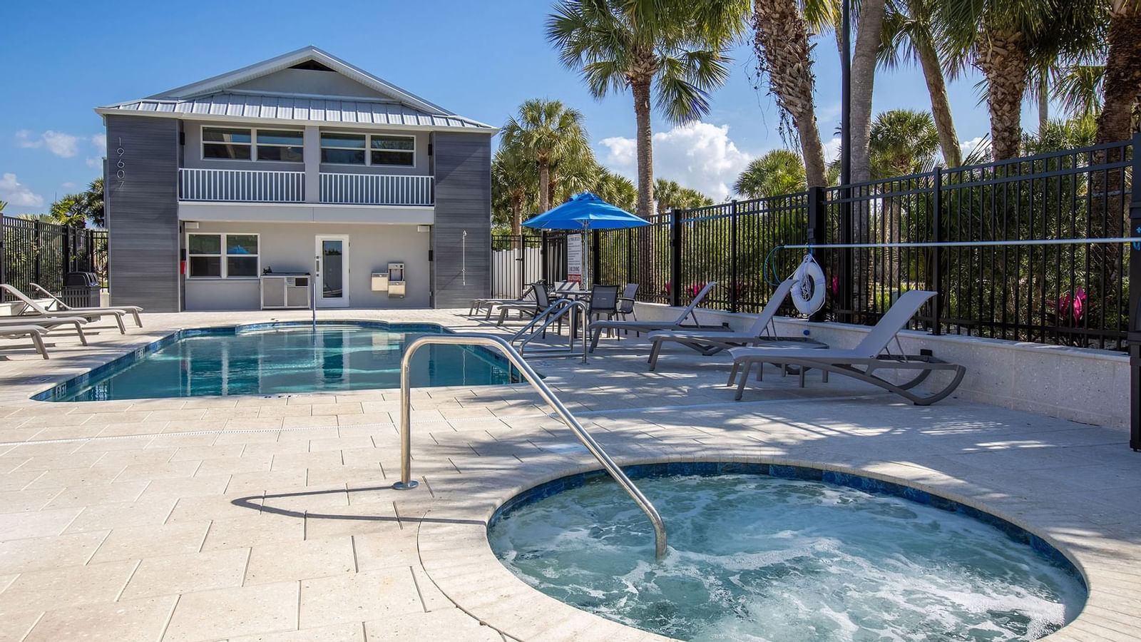 Pool view and Jacuzzi - Legacy Vacation Resorts
