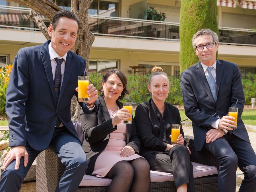Guests drinking orange juice at Hotel Les Strelizias