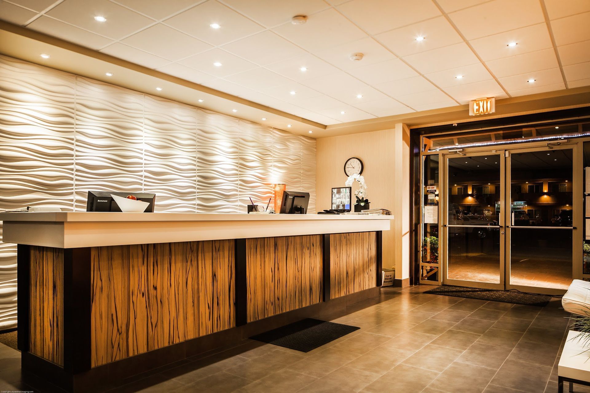 Coast Osoyoos Beach Hotel - Lobby