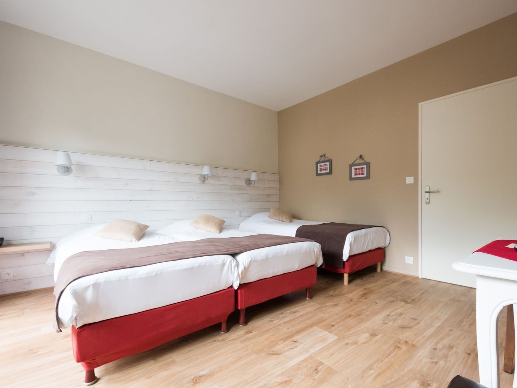 Double bed with extra bed in Chambre Familiale at Le Kastelberg