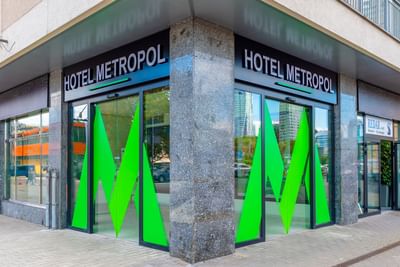 Exterior view of the main entrance at Metropol Hotel