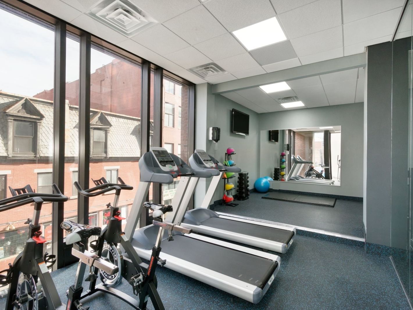 Exercise machines in the Gym at Travelodge Montreal Centre