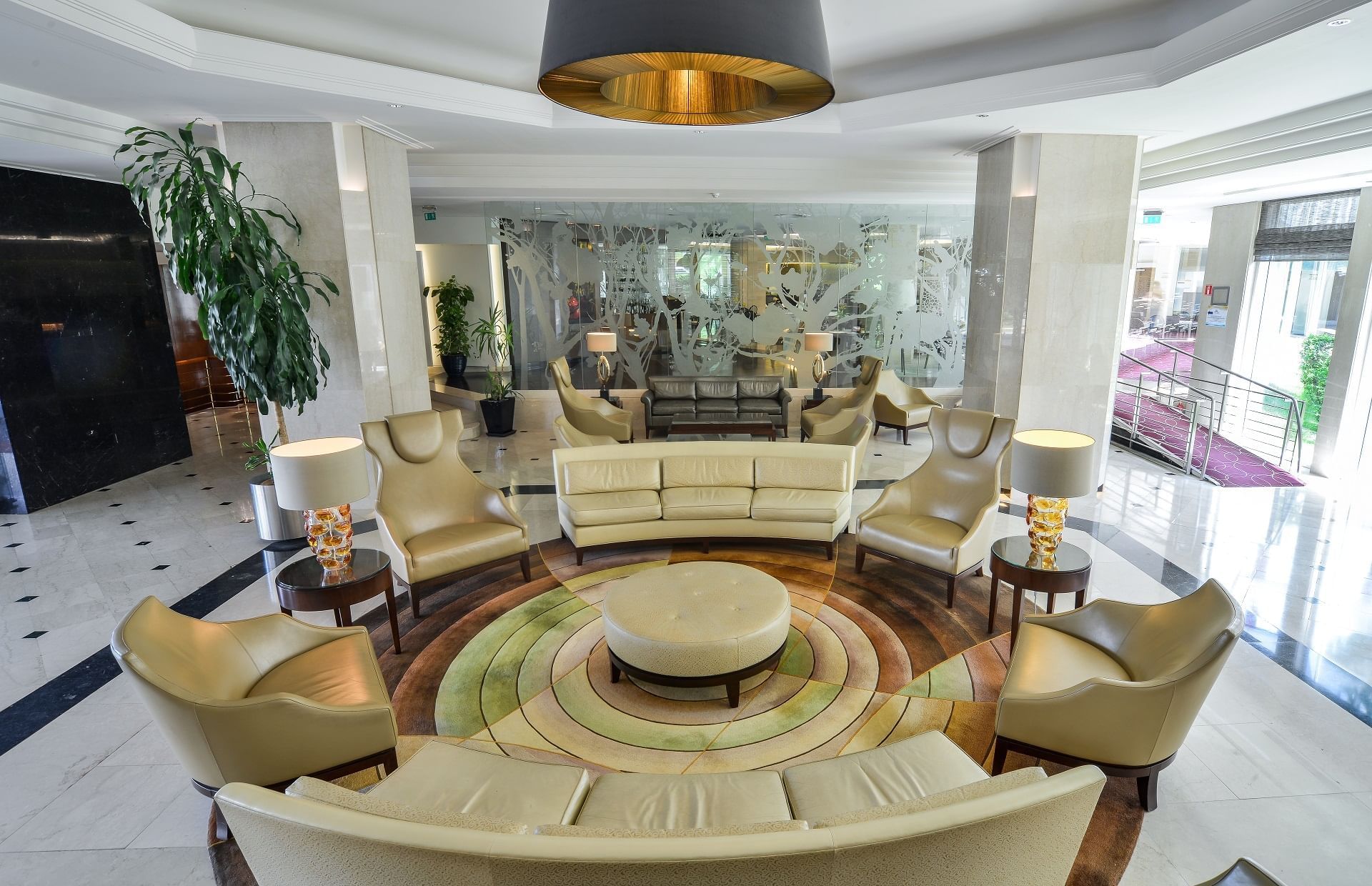 Contact Crowne Plaza Bucure Ti Harta Crowne Plaza Bucure Ti   Lobby Crowne Plaza Bucharest 