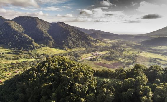 vue d’ensemble des montagnes près de l’hôtel