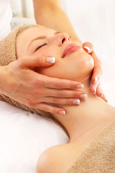 Close up of a face massage at Windsong Resort On The Reef