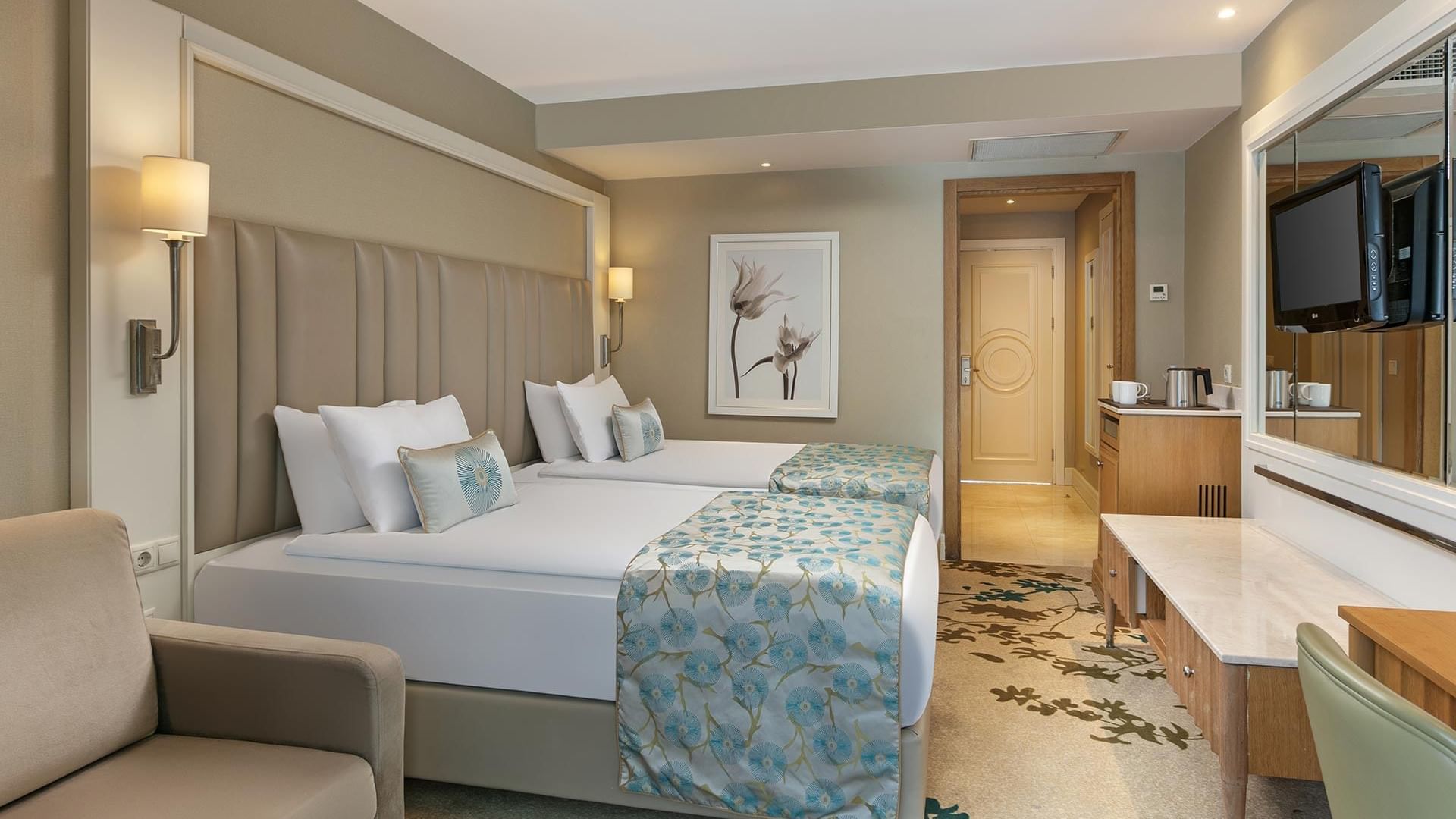 Annex Standard Swim-up Room | Titanic Deluxe Lara