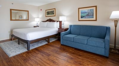 Music Road Resort Inn - Deluxe King with Sleeper Sofa