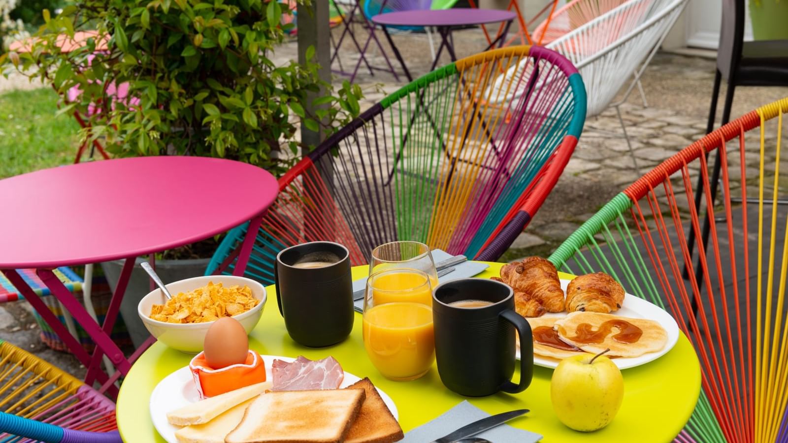 Breakfast & drinks served outdoors at The Originals Hotels