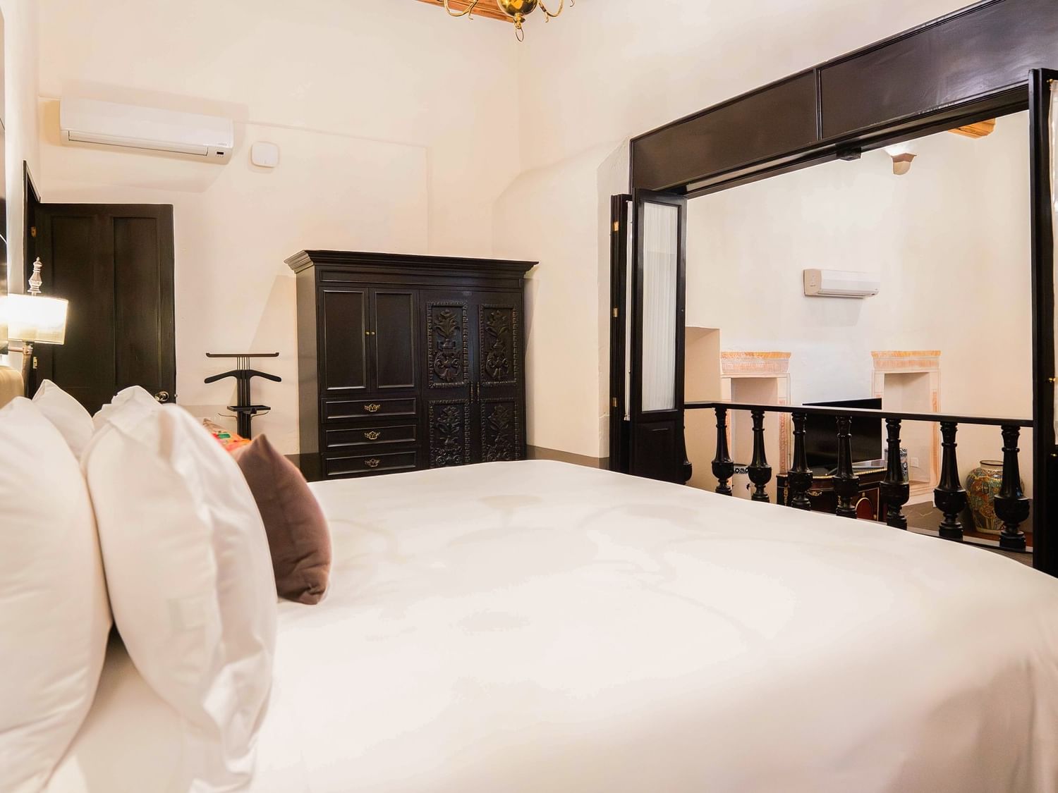 Cama grande en Suite Presidencial King de Quinta Real Puebla en Heroica Puebla de Zaragoza