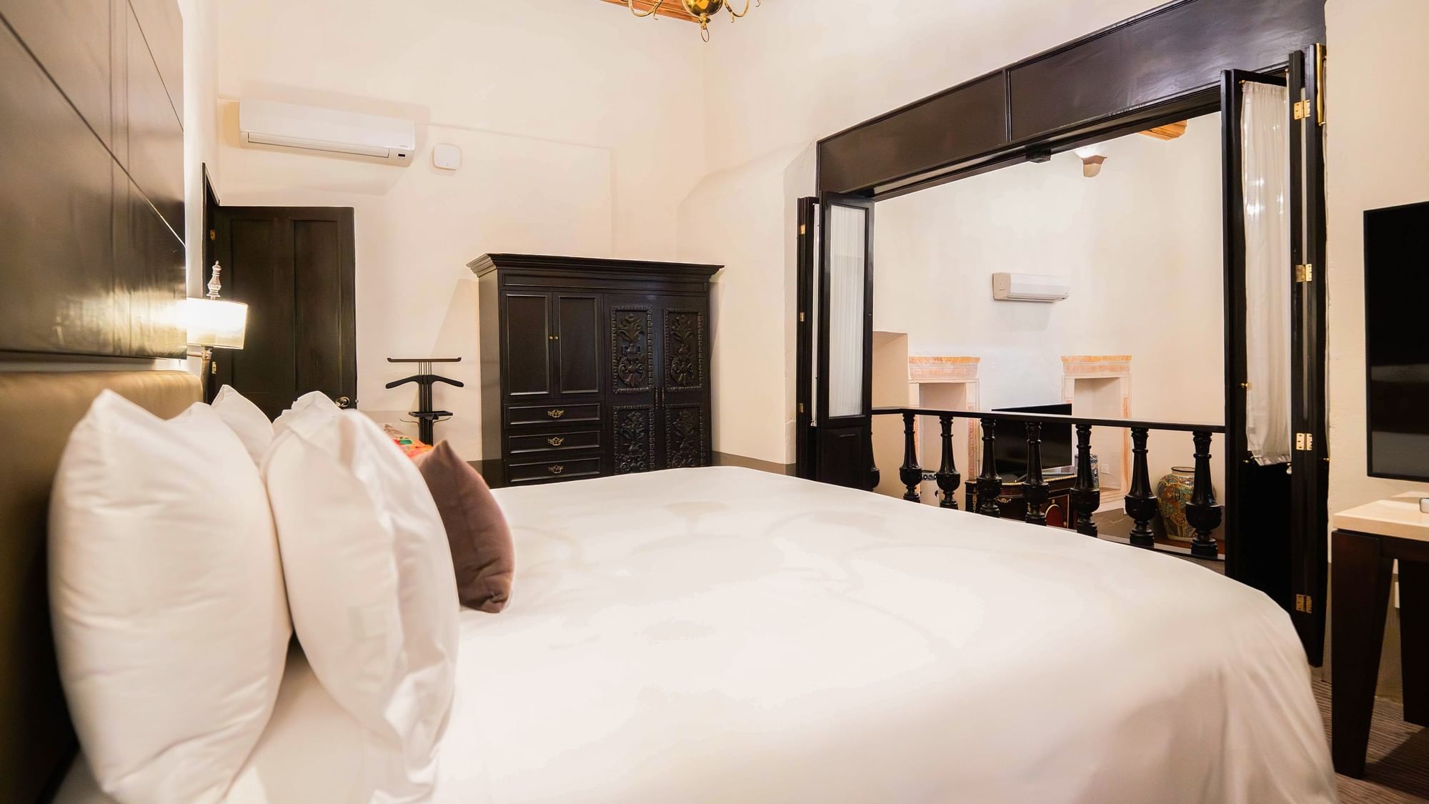 Cama grande en Suite Presidencial King de Quinta Real Puebla en Heroica Puebla de Zaragoza