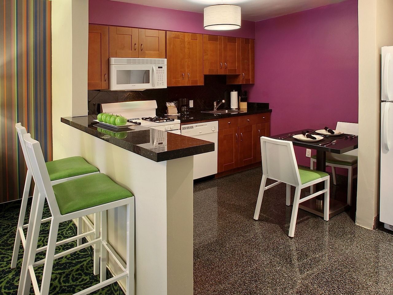 Kitchenette of the Townhouse at 7 Springs Inn & Suites 