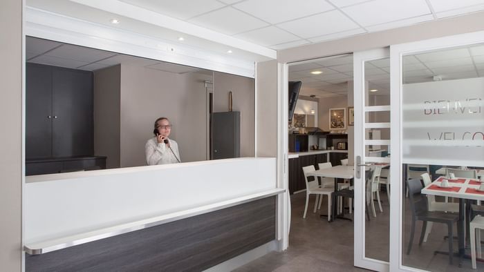 A receptionist at the reception desk in Hotel Novella