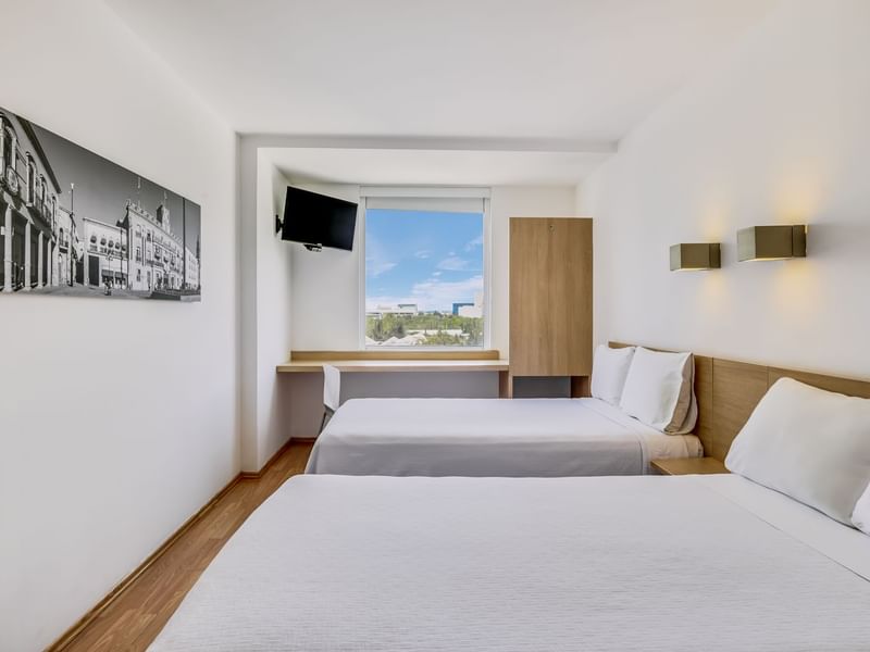 2 Beds, TV & workspace in Superior Room, 2 Twin at One Hotels