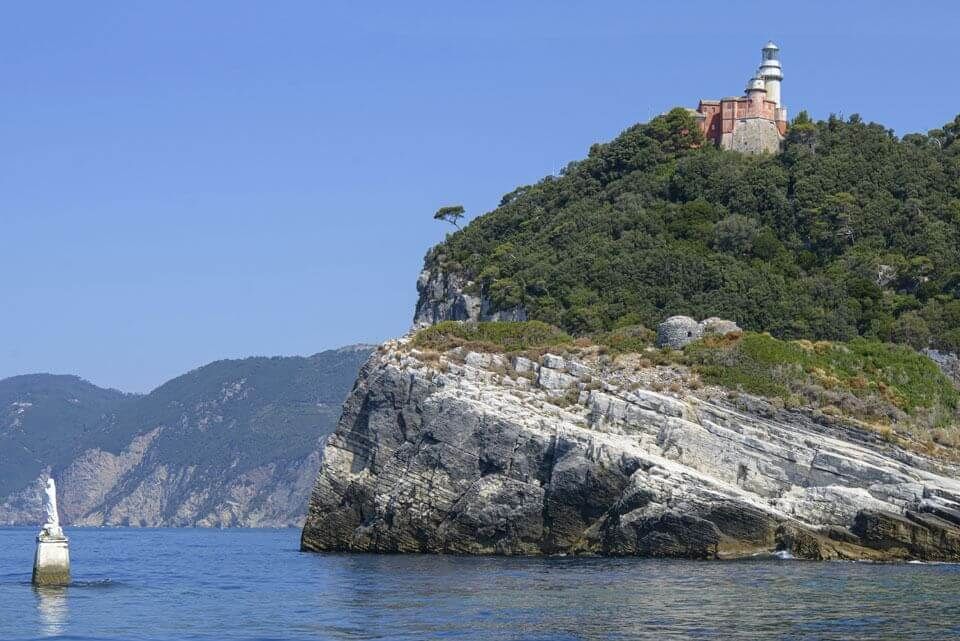 isola del tino con statua