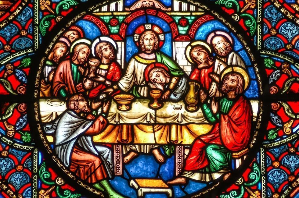 stain glass window of the last supper