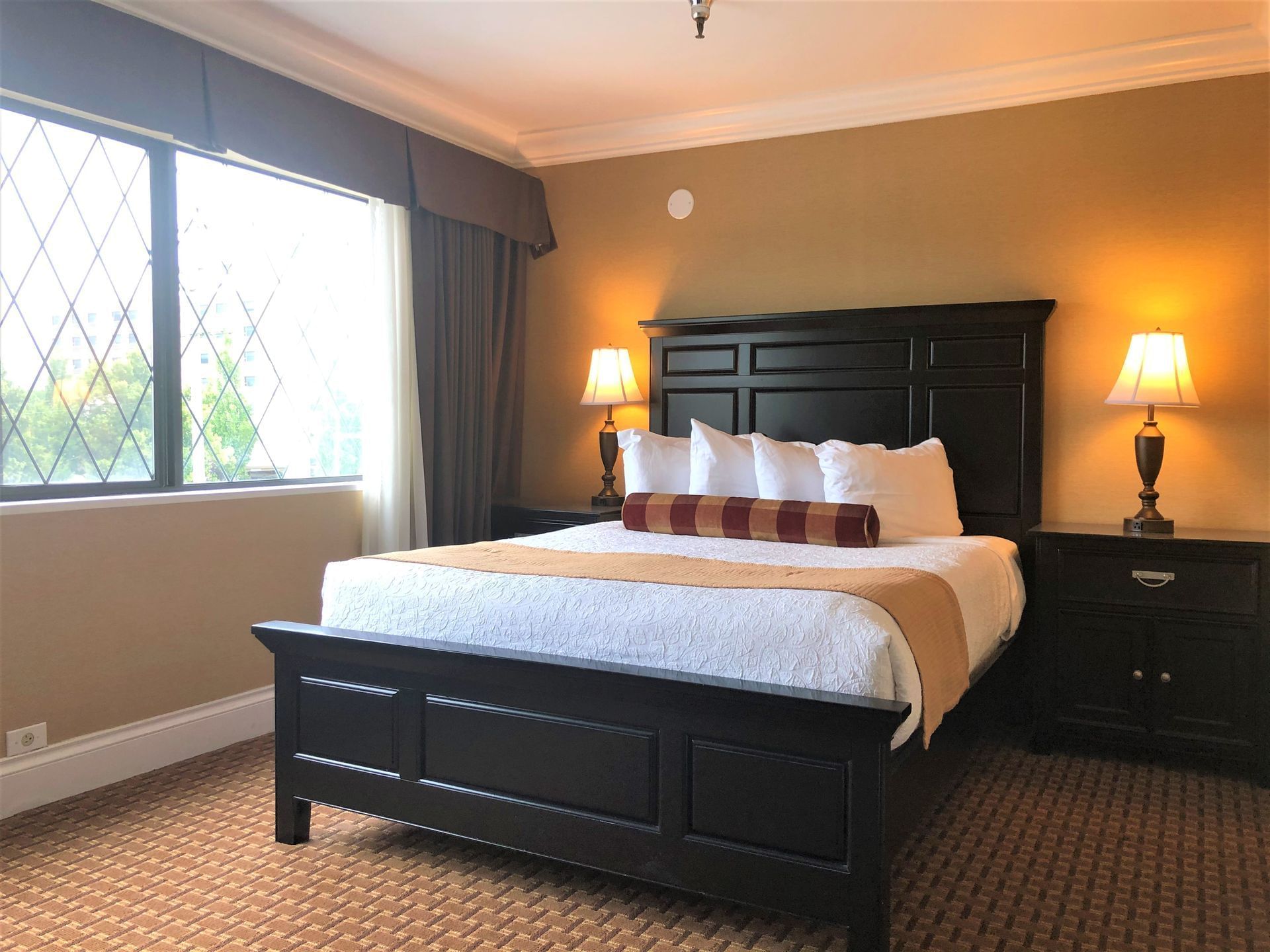Large bed in Family Suite with Kitchen at Abercorn Inn