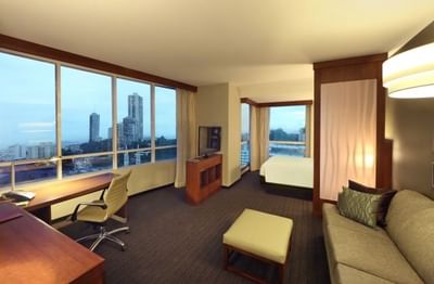 Workspace with seating area and city view in Deluxe King at MARINN PLACE Financial District
