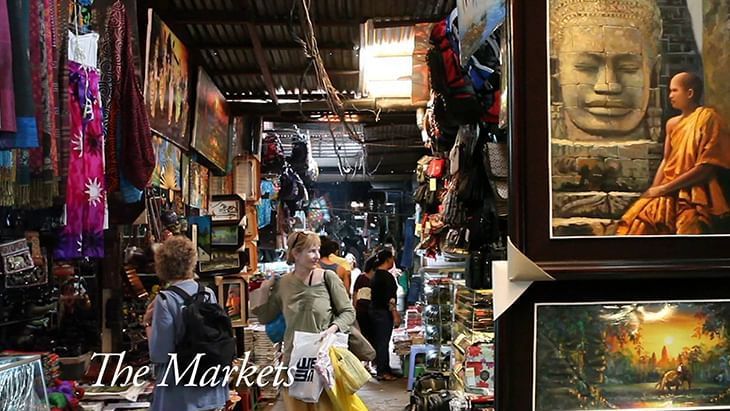 People in the Russian Market near Sunway Hotel Phnom Penh