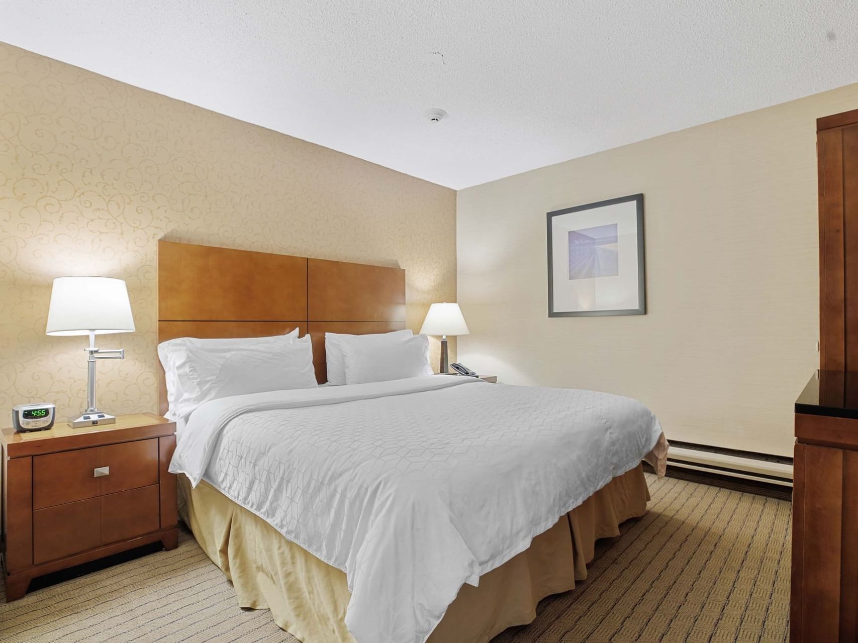 Elegant Rooms at Sandman Hotel London | Top Lodging in London Ontario