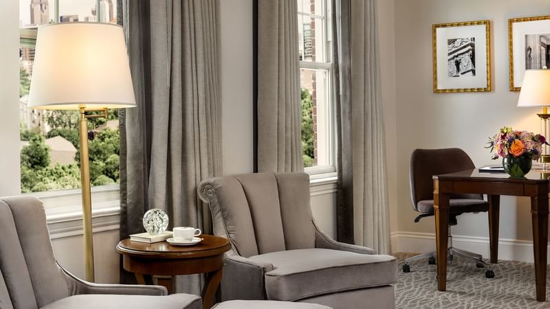 The living area of Accessible Deluxe King at Warwick Melrose Dallas