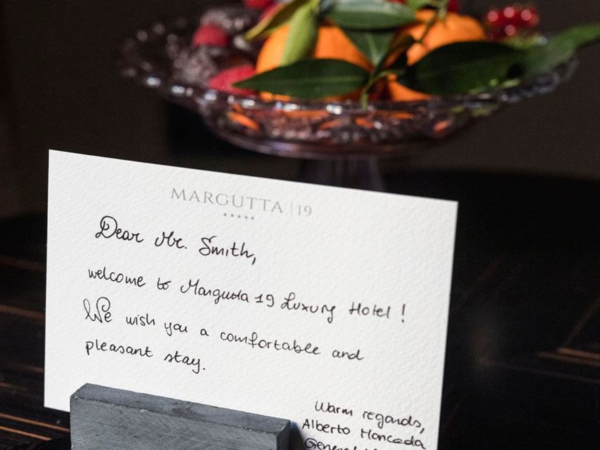 Close-up of a handwritten welcome note on the tables in Suites at Margutta 19