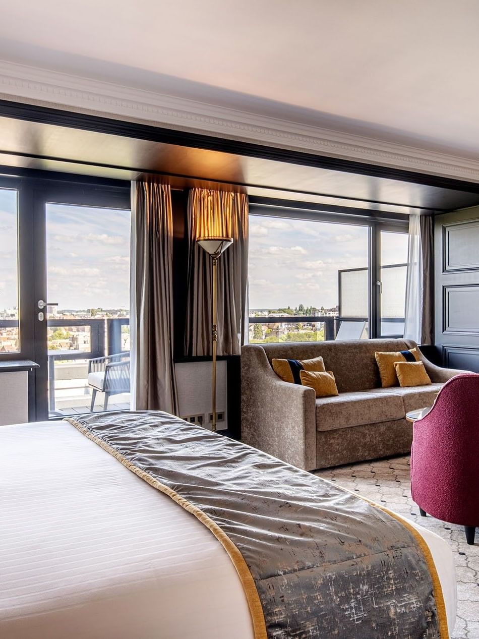 Luxe junior suite met balkon en uitzicht op de stad bij Hotel Barsey by Warwick in Brussel.