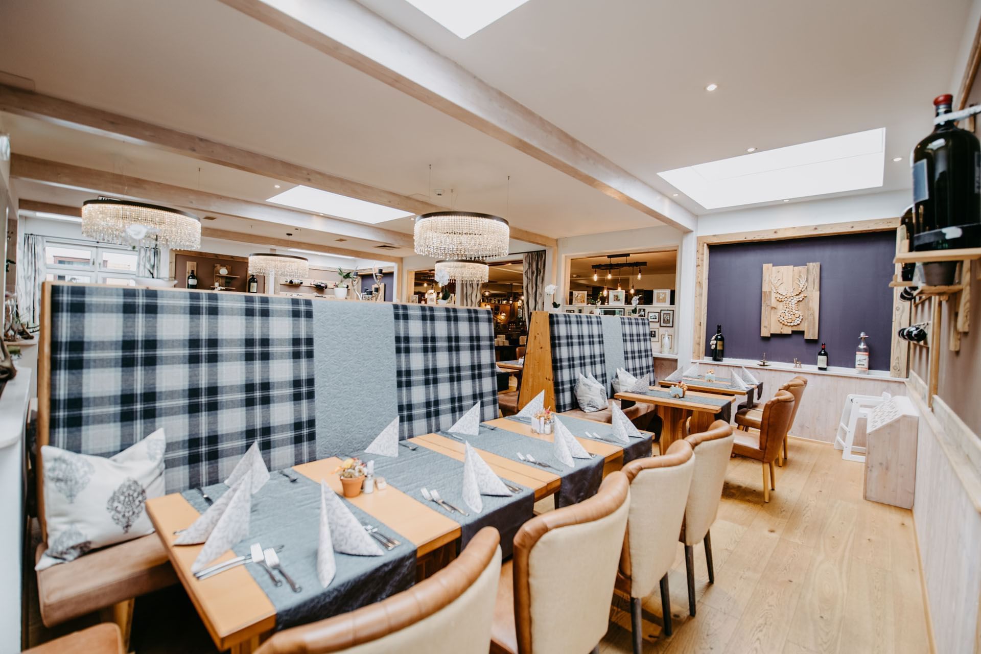 Tische im Restaurant vom Vitalhotel Gosau