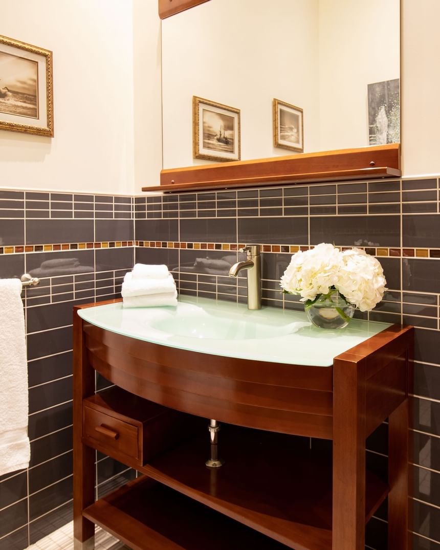 bathroom with glass sink and vanity mirror with contemporary til