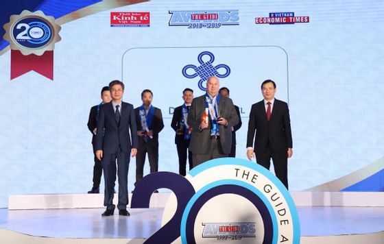 Award ceremony at Hanoi Daewoo Hotel