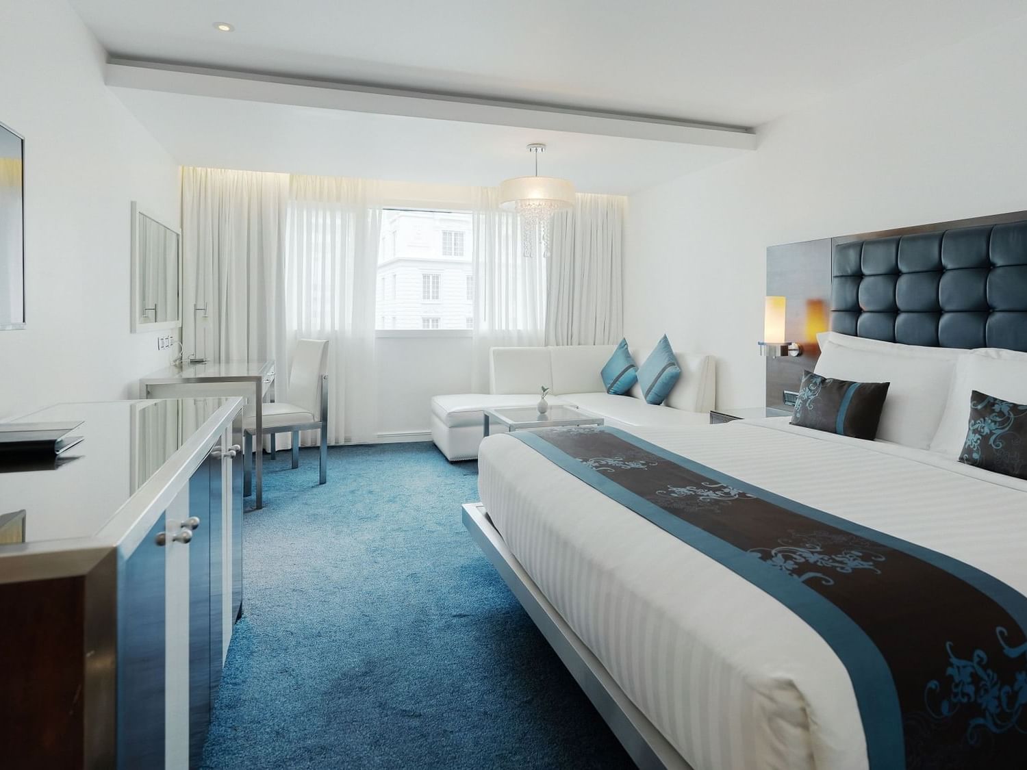 white color king size bed in Silver king at Dream Bangkok.