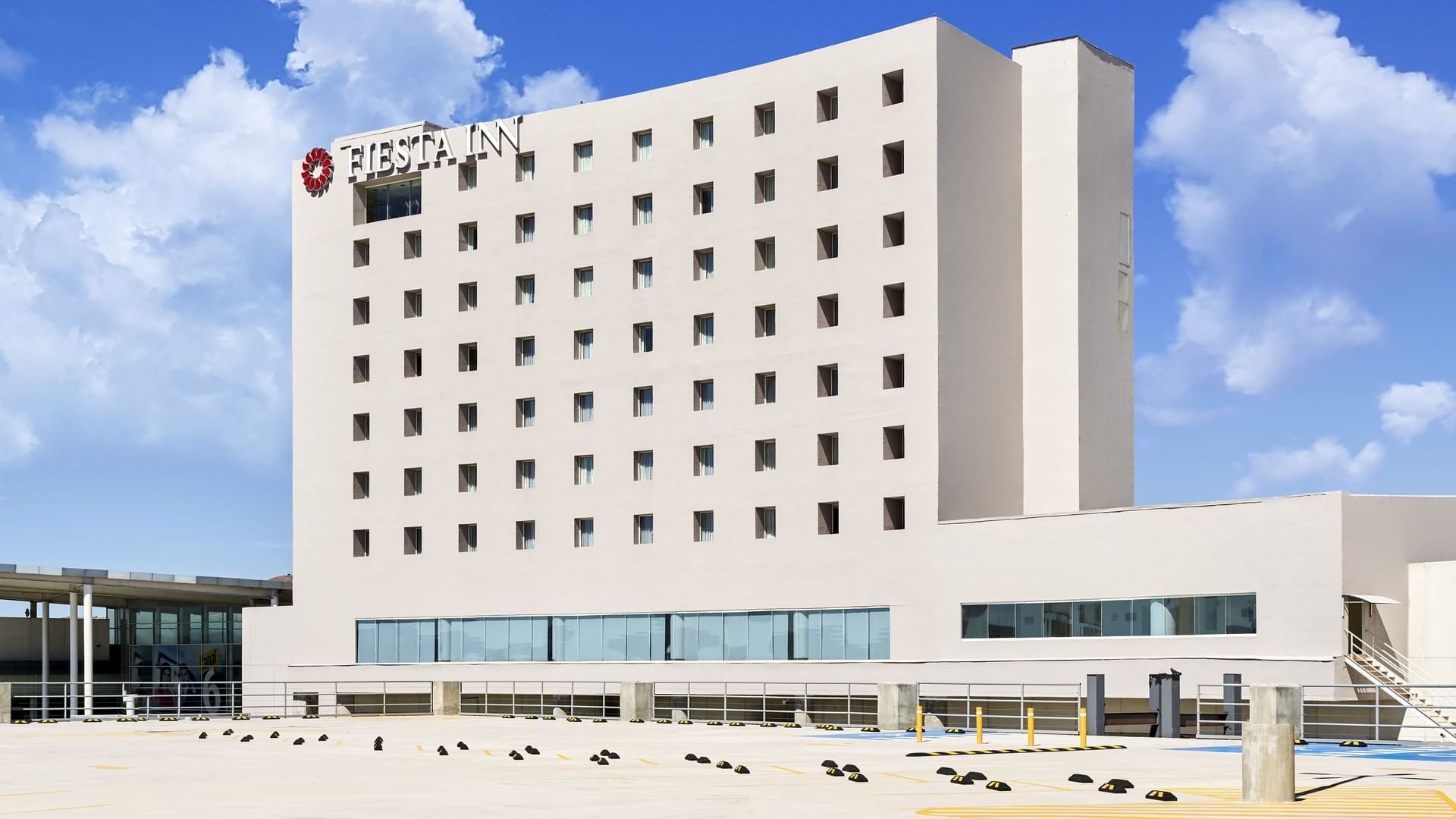 Exterior view of Fiesta Inn Durango & car park
