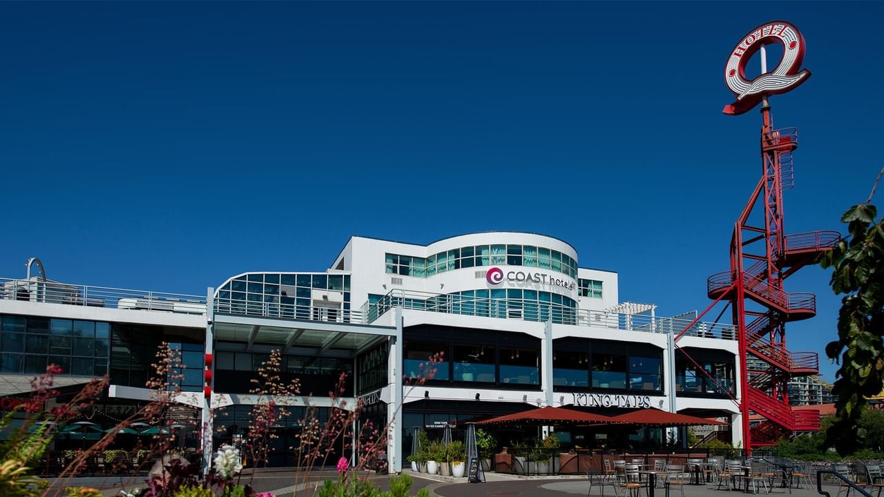 Coast Lonsdale Quay Hotel Exterior