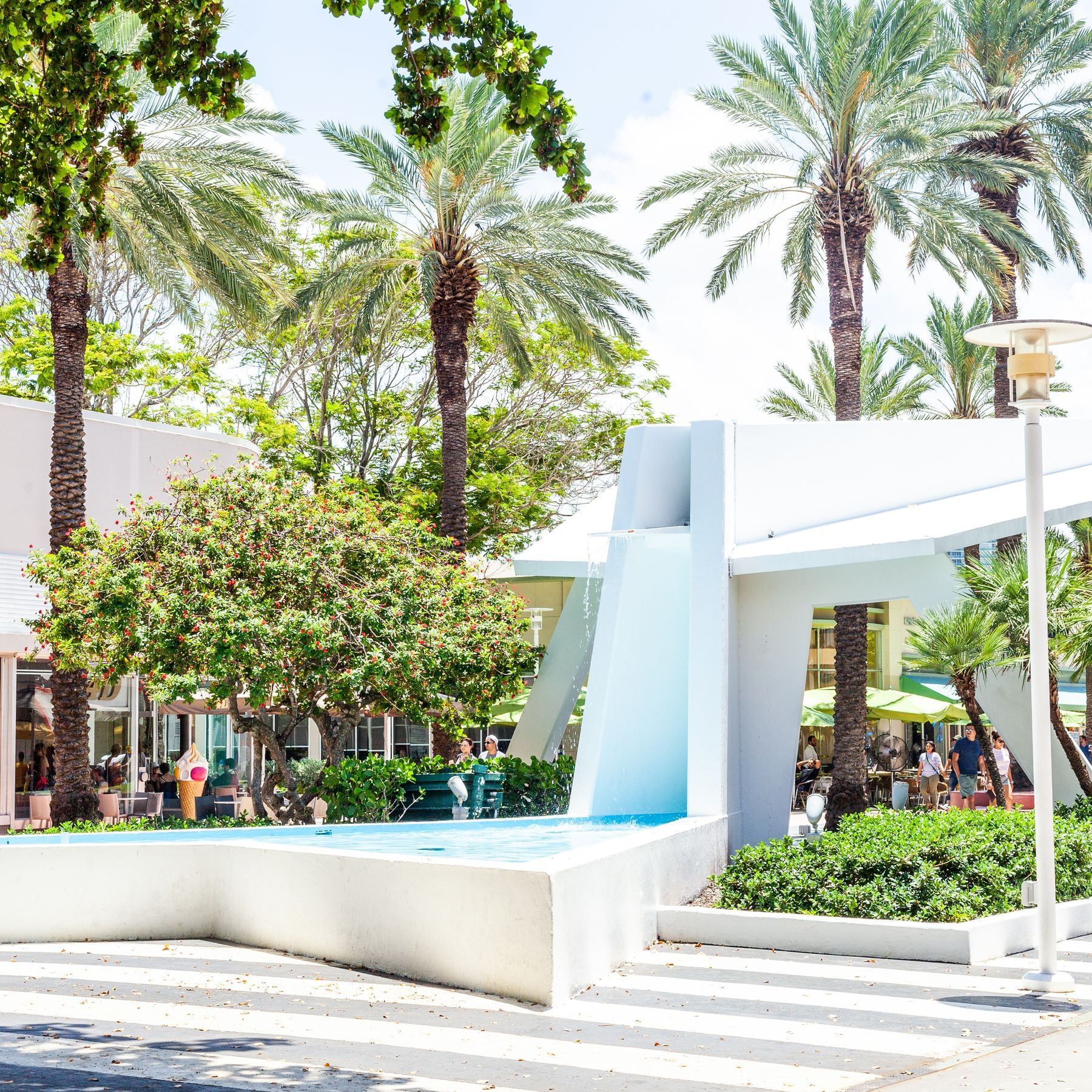 Entrance to Lincoln Road Shopping Mall near DOT Hotels
