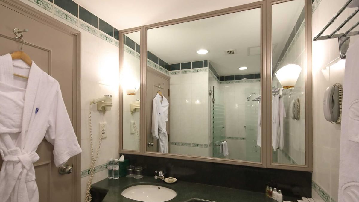 Interior of Premiere Club City View Twin at Sunway Hotel Hanoi