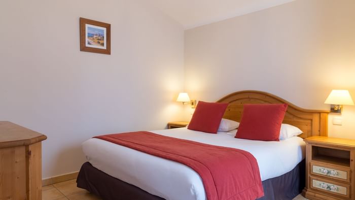 Comfort Double Bedroom with a queen bed at Hotel Frisia