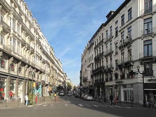 Vue extérieure de la rue Antoine Dansaert près de l'Hôtel Brussels
