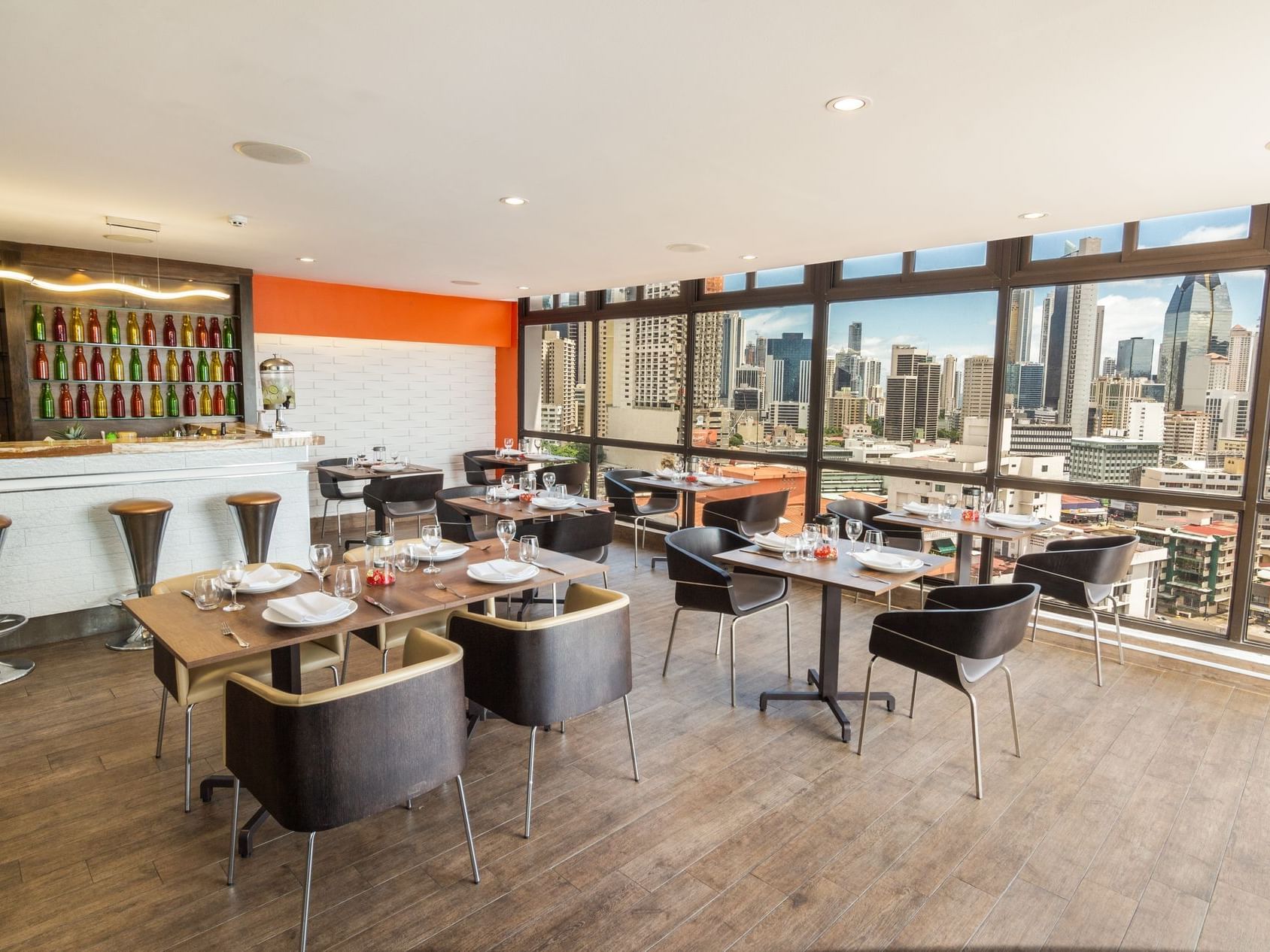 The arranged dining area with a view of the city