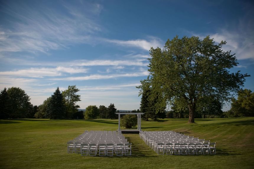 Wedding sitting arrangement on the grounds of Evergreen Resort