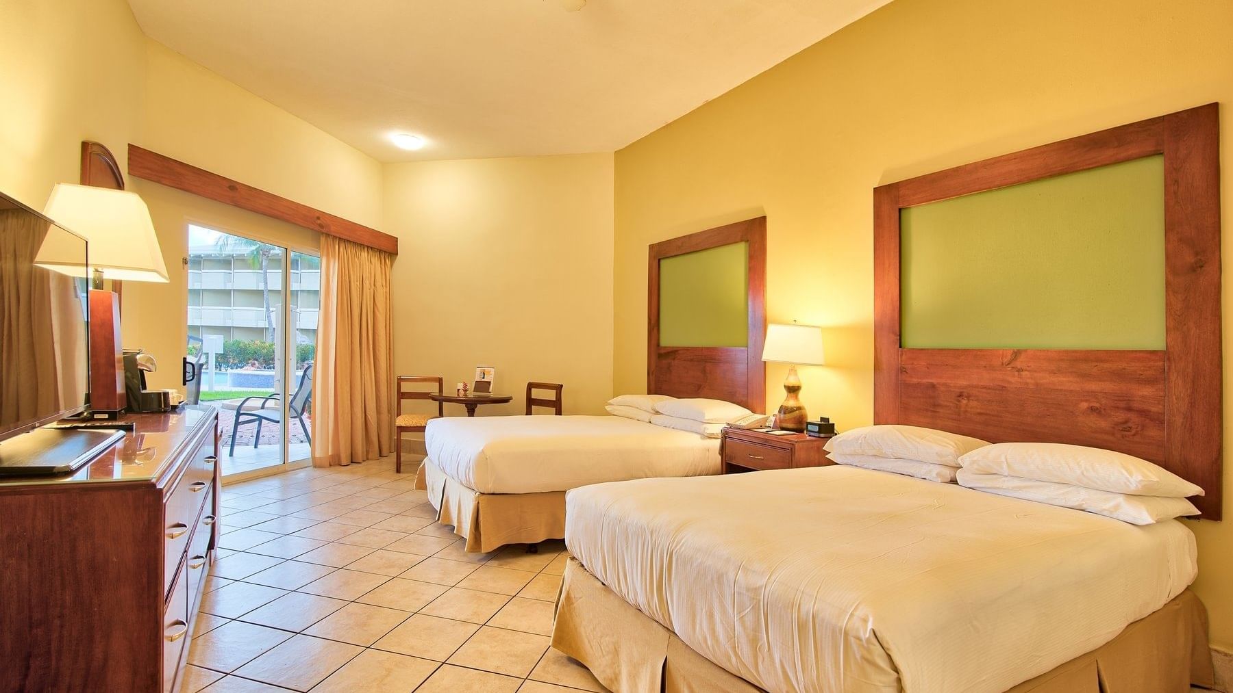 Preferenciales por accesibilidad – dos camas dobles | Fiesta Resort All  Inclusive | Costa Rica
