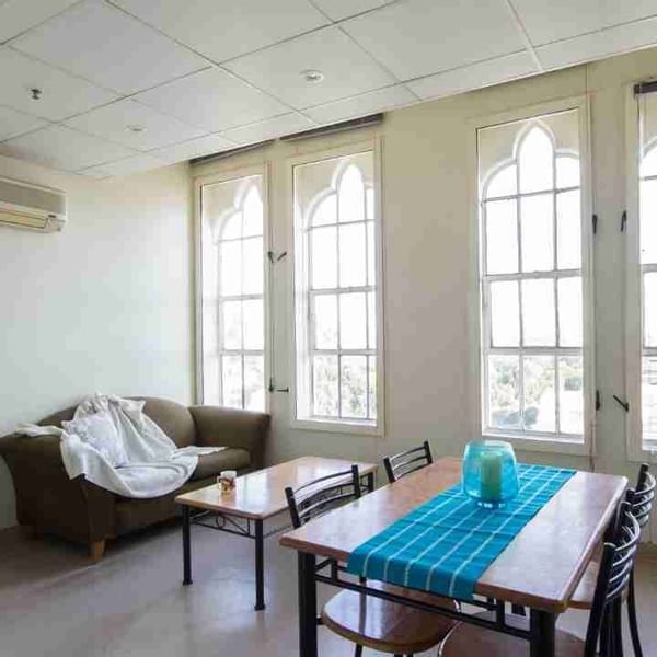 Student Living - Tobin House_1 bedroom apartment living, lounge & kitchen area